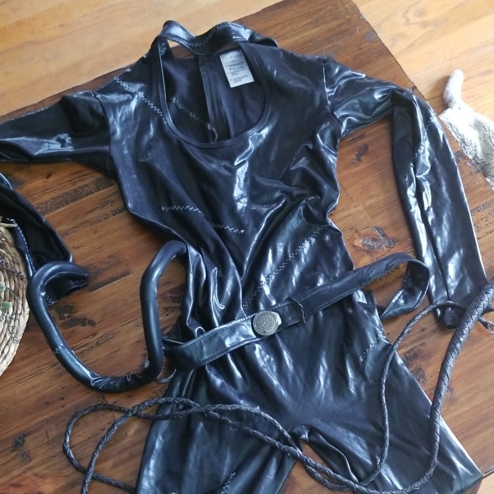 Cat woman Halloween costume ( no ears)